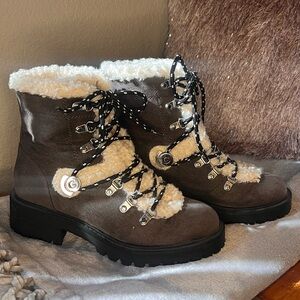 ✨ Cute & Cozy Faux Fur Winter Boots – Barely Worn! ✨